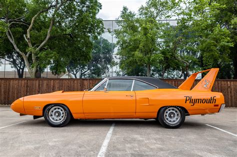 1969 charger daytona vs 1970 plymouth.